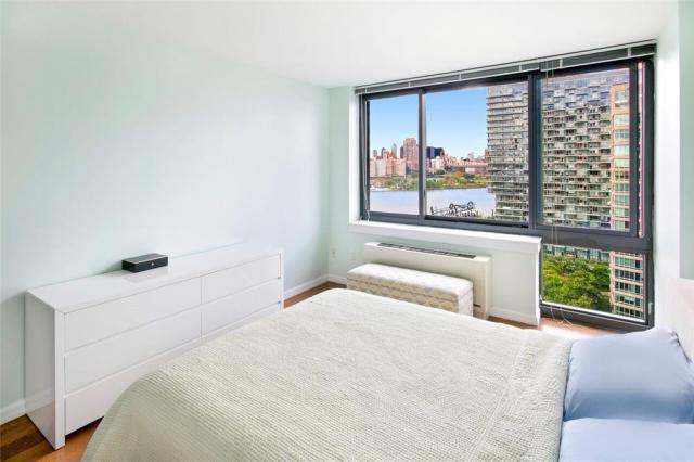 Building Photo - 1 bedroom in LONG ISLAND CITY NY 11109