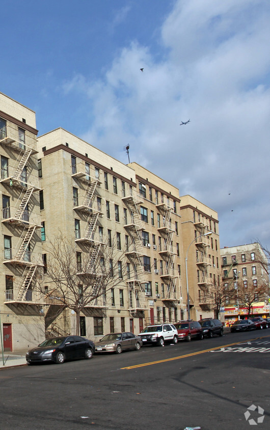 Building Photo - Angelo Del Toro Complex