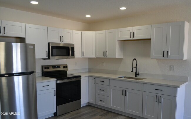 Building Photo - 44 N Mountain Rd