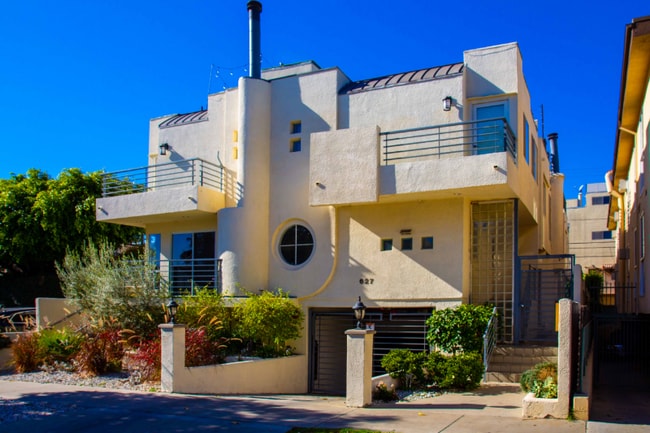 Photo - 627 N Sweetzer Ave Townhome