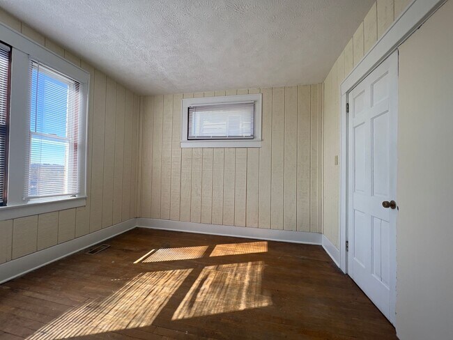 Building Photo - 401 Beverly Ave