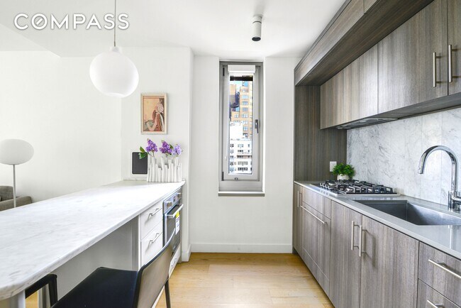 Foto del edificio - Fully Furnished, BRAND NEW 1 Bd with Balcony $7000