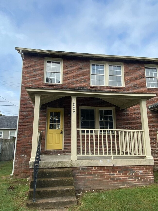 Building Photo - 1004 Debow St