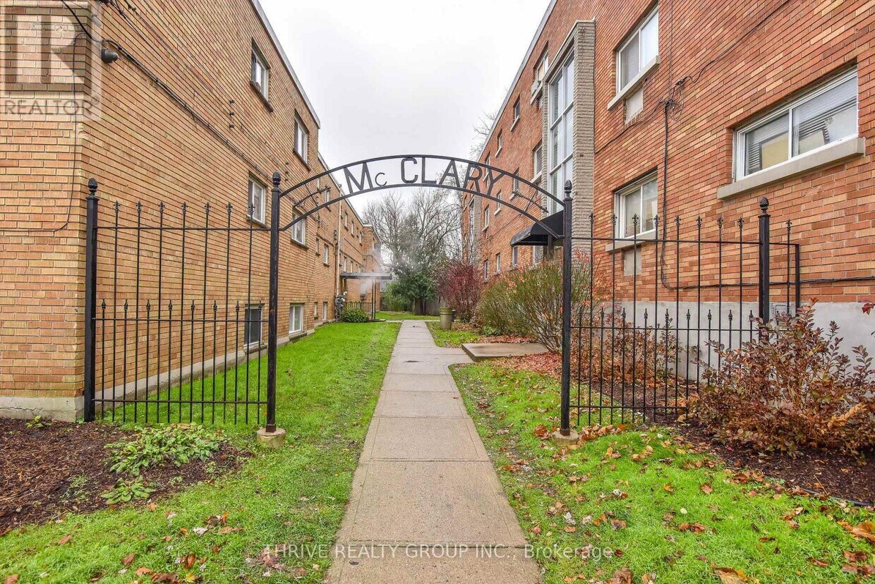 Primary Photo - 11-11 McClary Ave