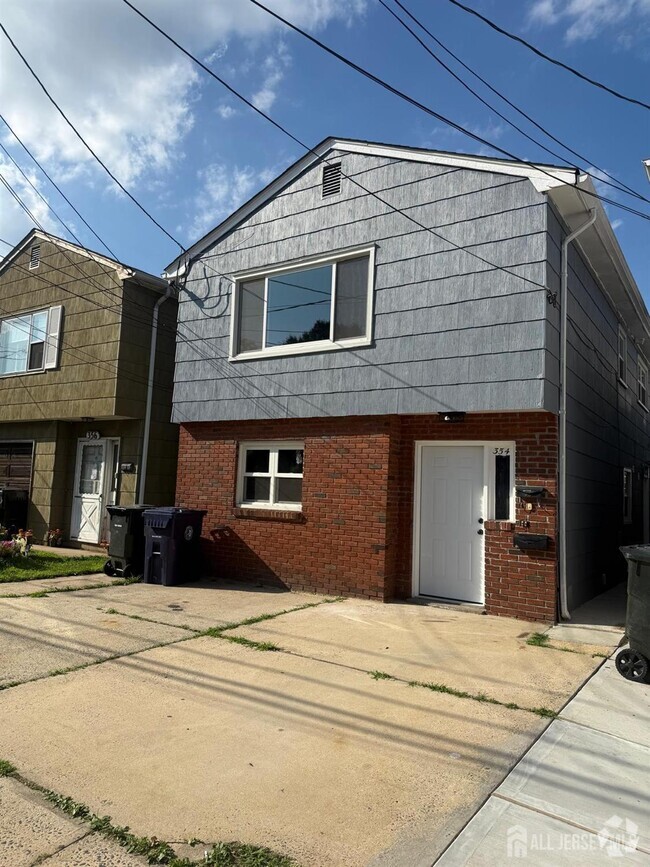 Building Photo - 354 Bruck Ave