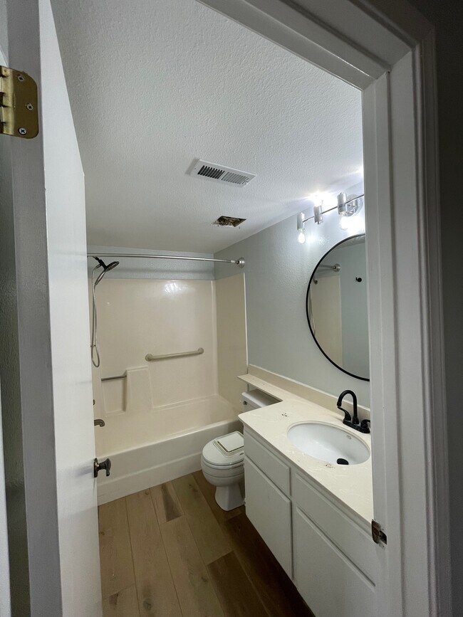 Foto del edificio - 1067 Shadowridge Dr