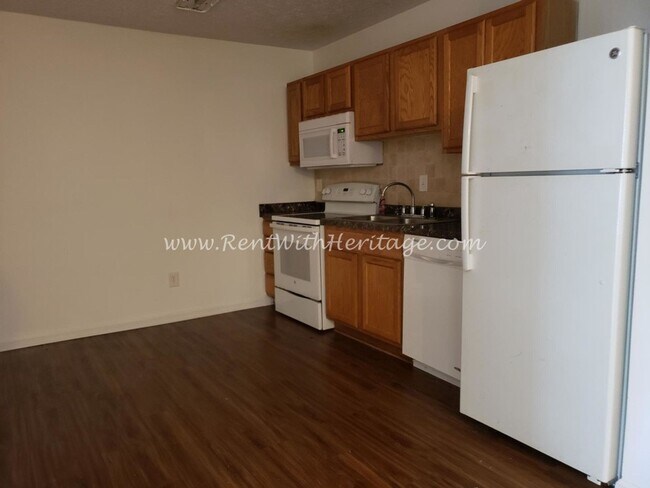 Foto del edificio - GREAT ONE LEVEL TOWNHOME / END UNIT / POPULAR DOWNTOWN VILLA RICA AREA / CAN WALK TO SHOPPING AND...