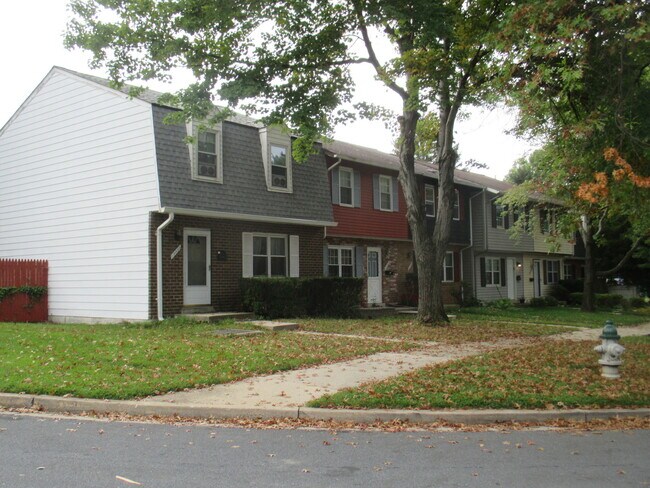 Foto del edificio - Gorgeous 3 Bedroom Townhouse in Gaithersburg with Solar Panels! Great Commute to DC!