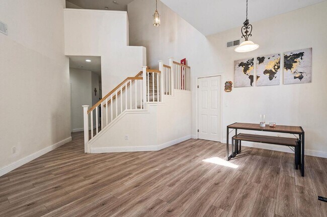 Foto del edificio - 4 Bedroom 3 Bathroom Available Now
