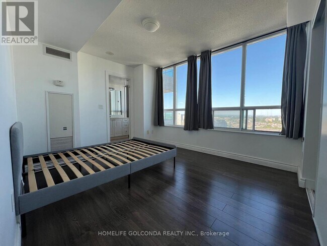 Photo du bâtiment - 60 Brian Harrison Way