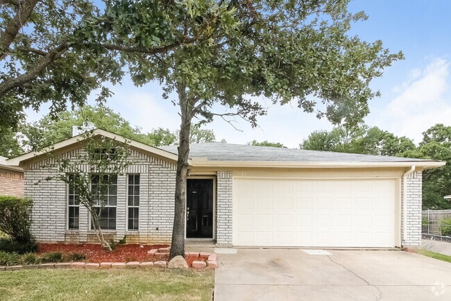 Building Photo - 1125 Hidden Creek Dr