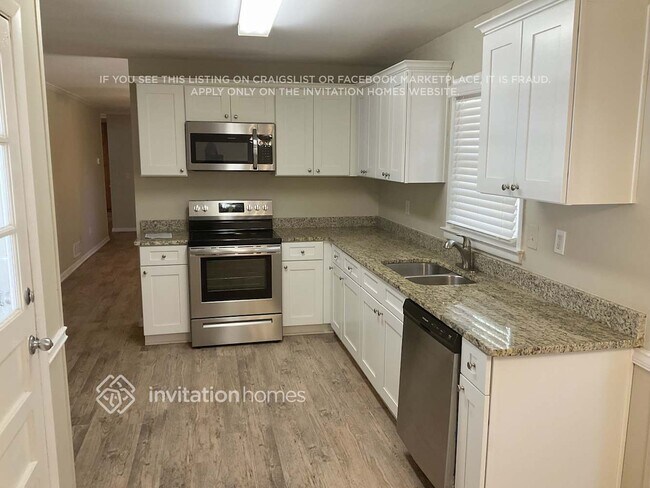 Foto del edificio - 686 Rollingwood Pl