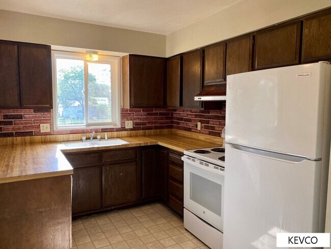 Foto del edificio - Spacious Home with Great Layout for Roommates!