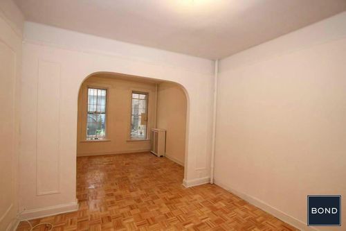 Primary Photo - 224 E 70th St