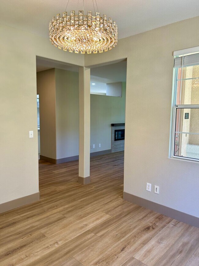 Foto del edificio - Remodeled and Comfortable Townhome