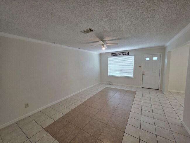 Foto del edificio - 2114 Greenbriar Colony Dr