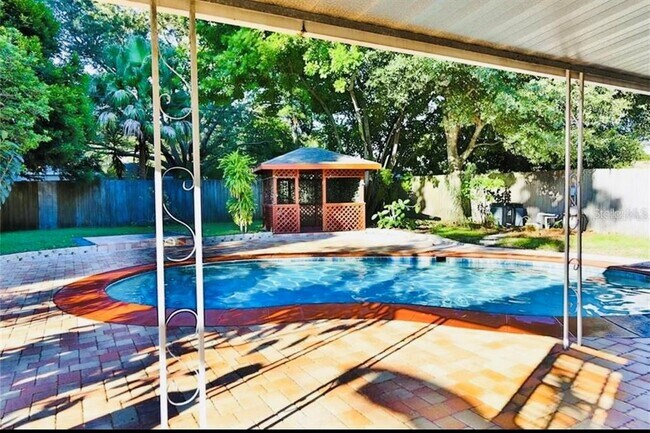 Foto del edificio - 3925 W Bay View Ave