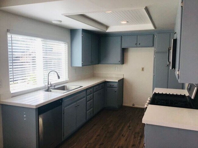 Building Photo - Spacious Camarillo 3 bedroom!