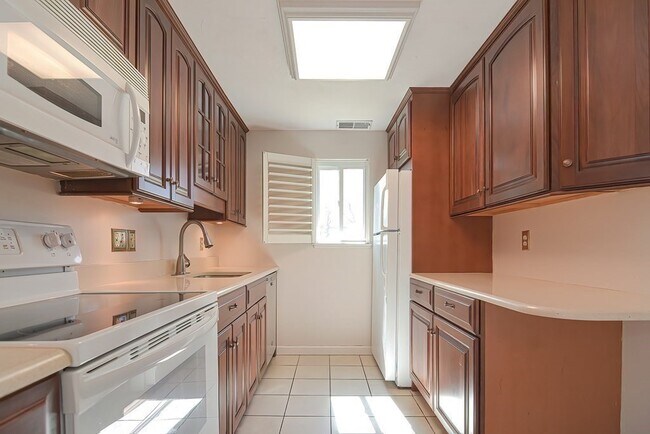 Building Photo - 18 Silver Hill Ln
