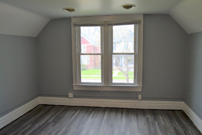 Building Photo - 1030 Lake Ave