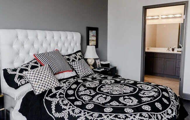 Foto del edificio - 600 East Ave Luxury Apartments