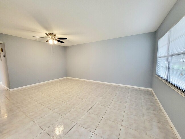 Building Photo - 509 Mansfield M