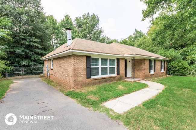 Building Photo - 221 Huntsmoor Dr
