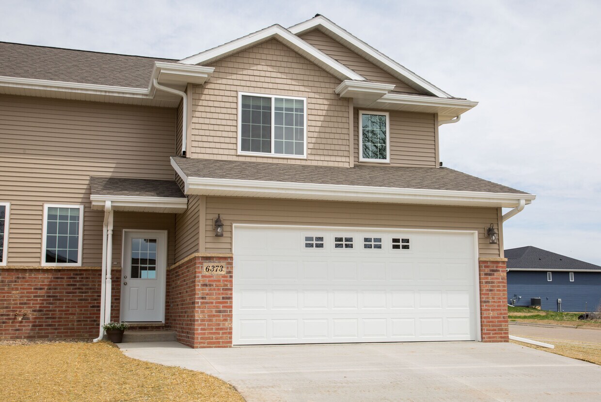 Primary Photo - 6333 Pawnee Ln