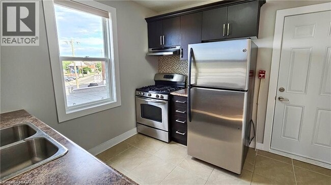 Building Photo - 1544 King St E