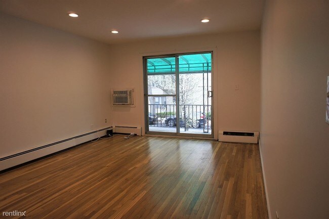Building Photo - 3 br, 1.5 bath  - 4297 Martha Ave