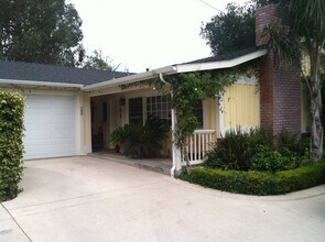 Building Photo - 1337 Danielson Rd
