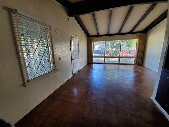 Foto del edificio - 222 NW Northwood Ave