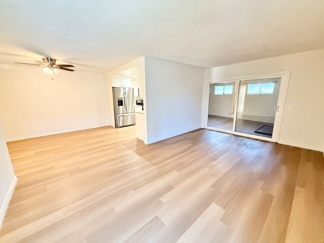 Building Photo - 4661 Larwin Ave
