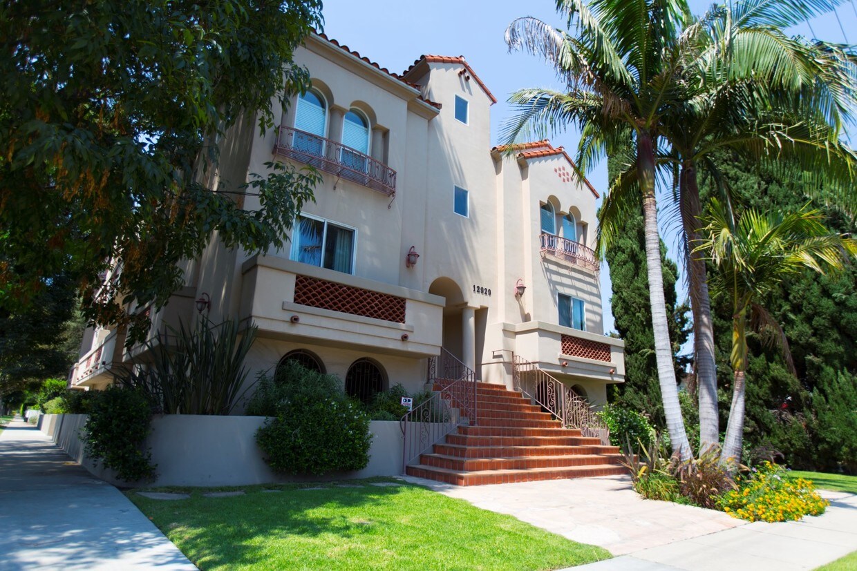 Primary Photo - 12929 Moorpark St