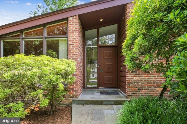 Building Photo - 1703 Woodman Dr