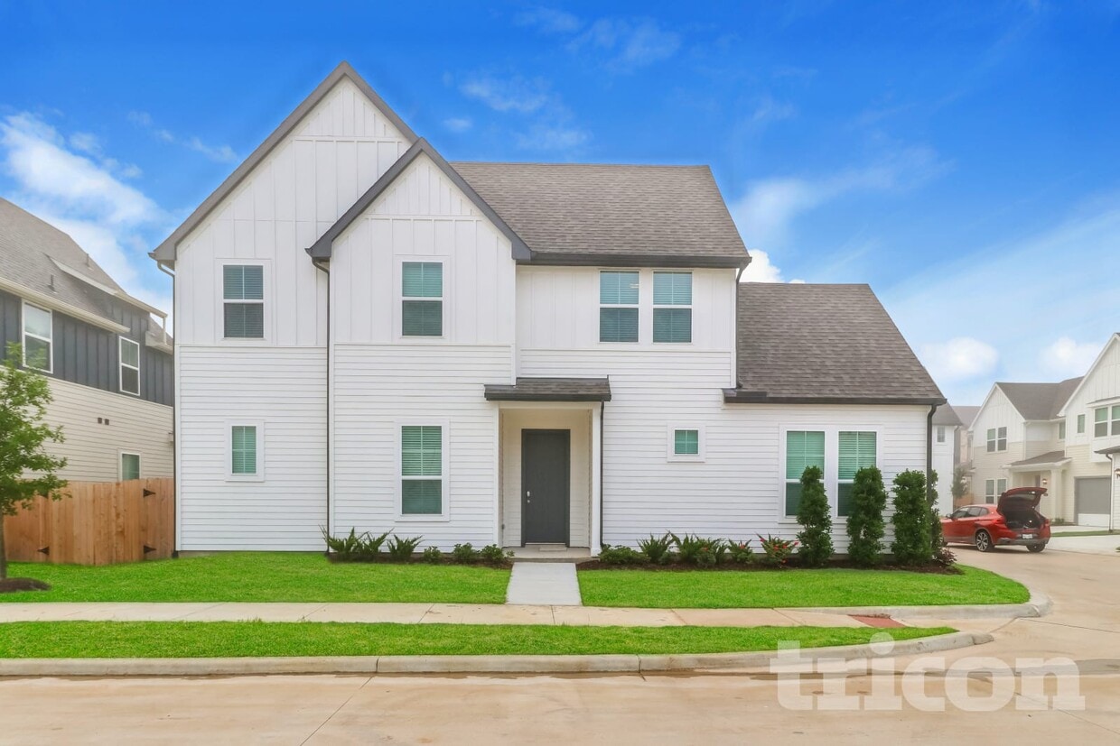 Foto principal - 9835 Willow Creek Commerce Dr