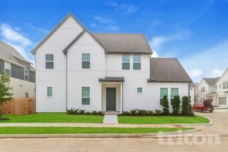 Building Photo - 9835 Willow Creek Commerce Dr