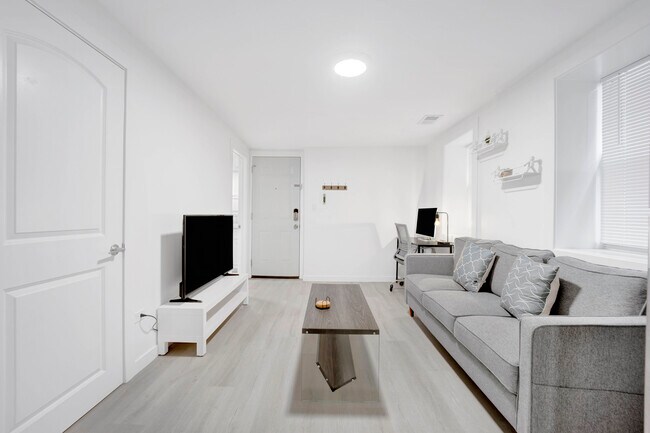 Foto del edificio - 1226 W 31st Pl