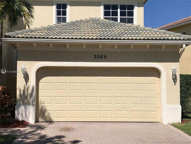 Building Photo - 3089 Santa Margarita Rd