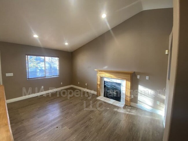 Building Photo - 406 Inauguration Rd