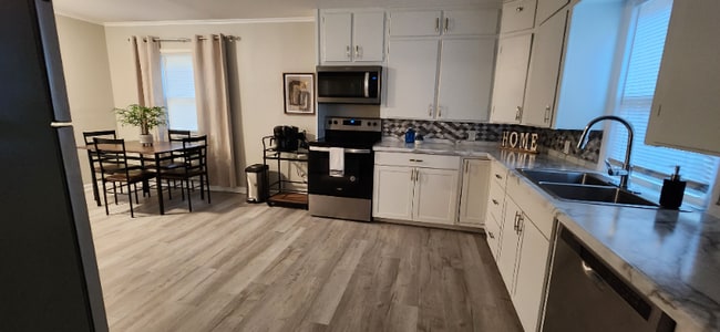 Building Photo - 436 S Quebec Ave