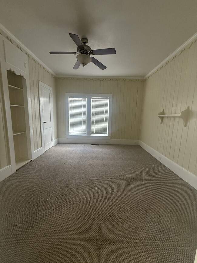 Building Photo - 303 W Parrish Dr