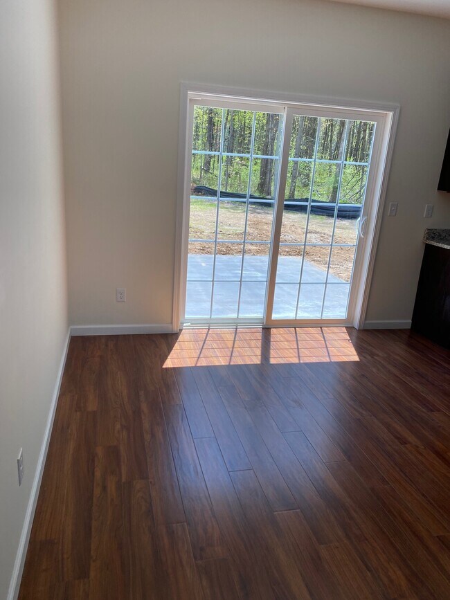 Building Photo - 10 Red Maple Lane