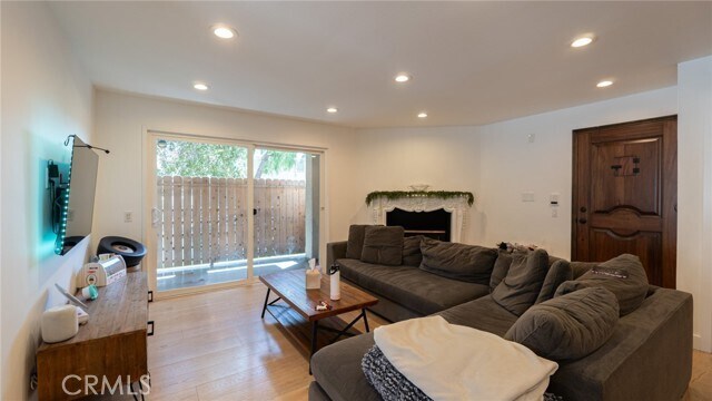 Foto del edificio - 10119 Pinewood Ave