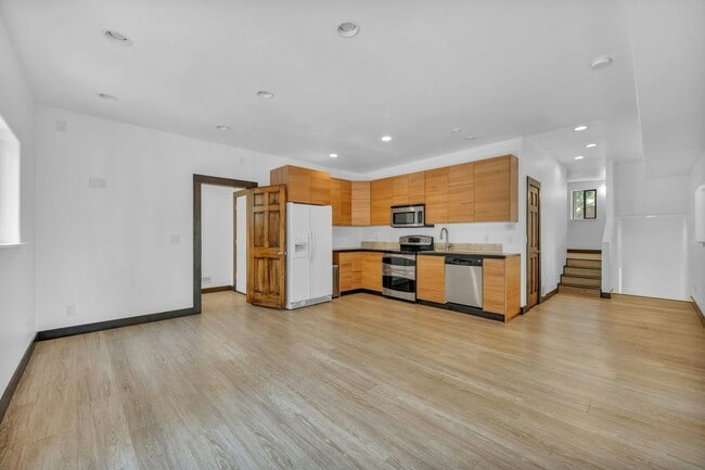 Building Photo - 638 N Martin Dr