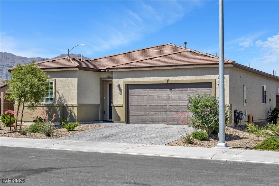 Foto principal - 1724 Viola Falls St