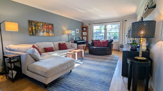 Foto del edificio - 1306 N Burning Bush Ln