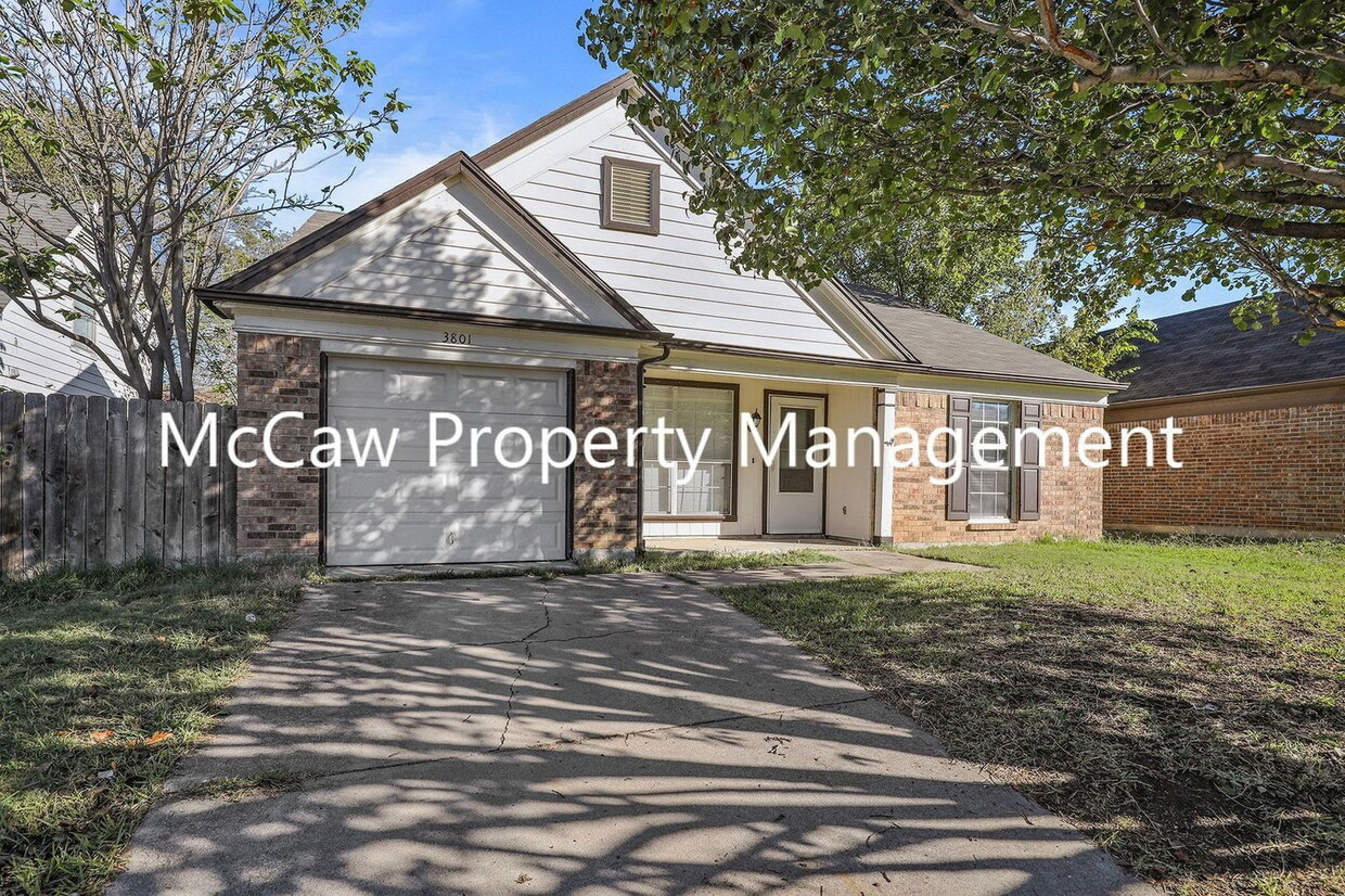 Foto principal - 3801 Huckleberry Dr