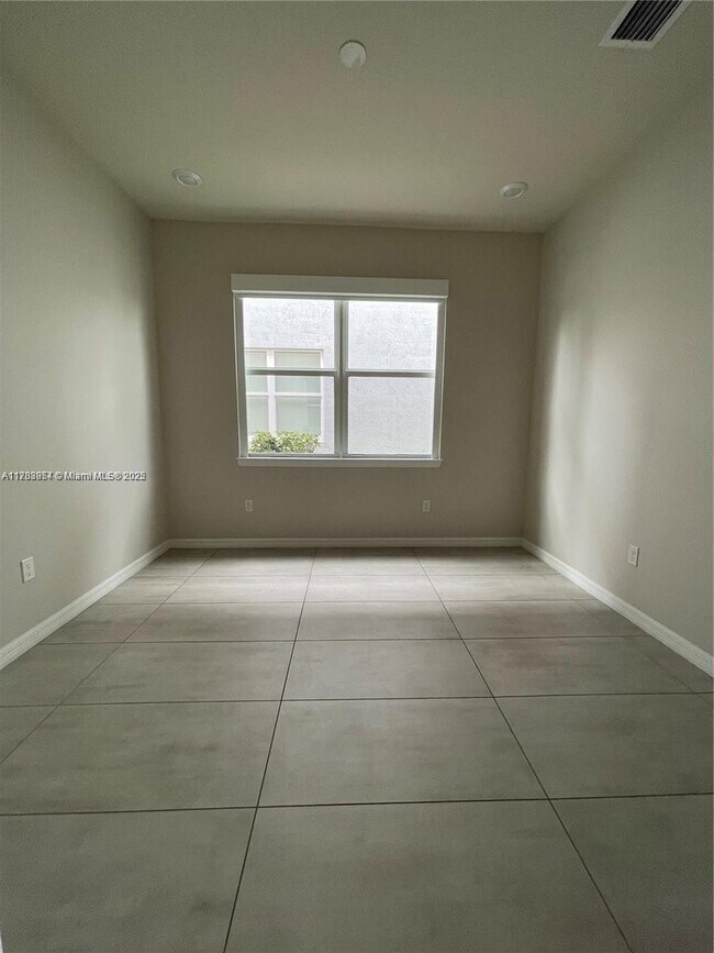 Foto del edificio - 4615 Greenway Dr