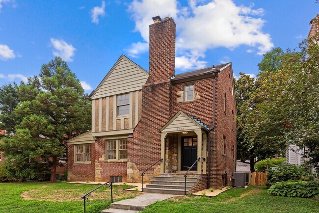 Building Photo - 4524 Verplanck Pl NW